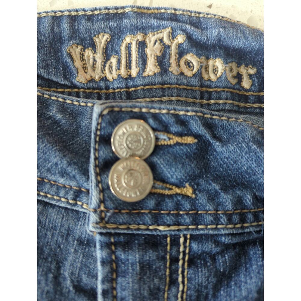Wallflower Jean Shorts Size 17 - Picture 2 of 3